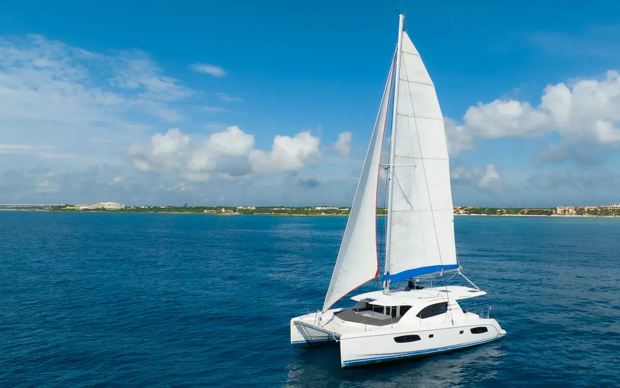 Boarding at Puerto Aventuras Marina Meet crew, safety briefing, welcome drink as we cast off