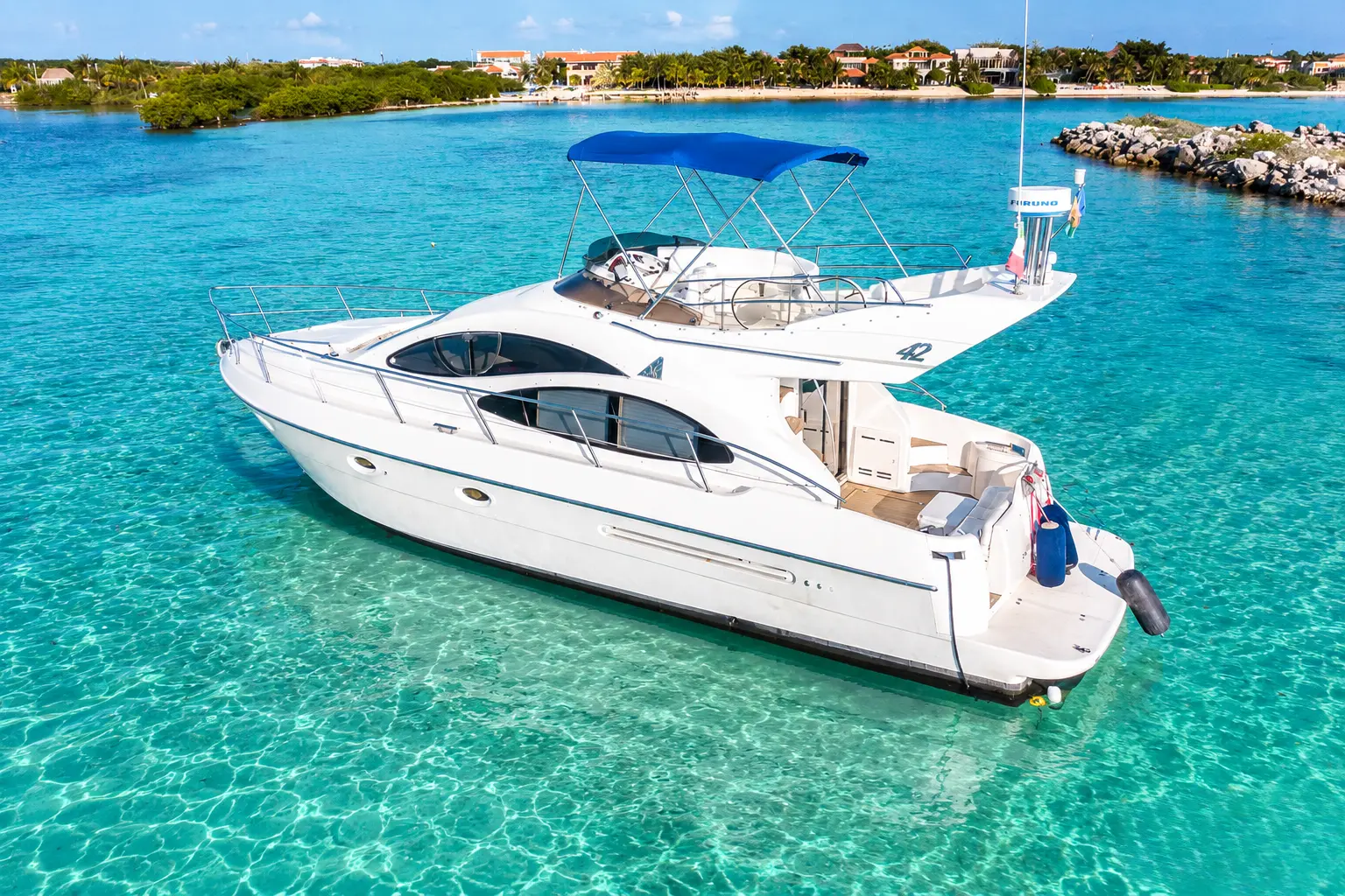 Boarding at Puerto Aventuras Marina Meet the 3-person crew, safety briefing, welcome drink as we depart