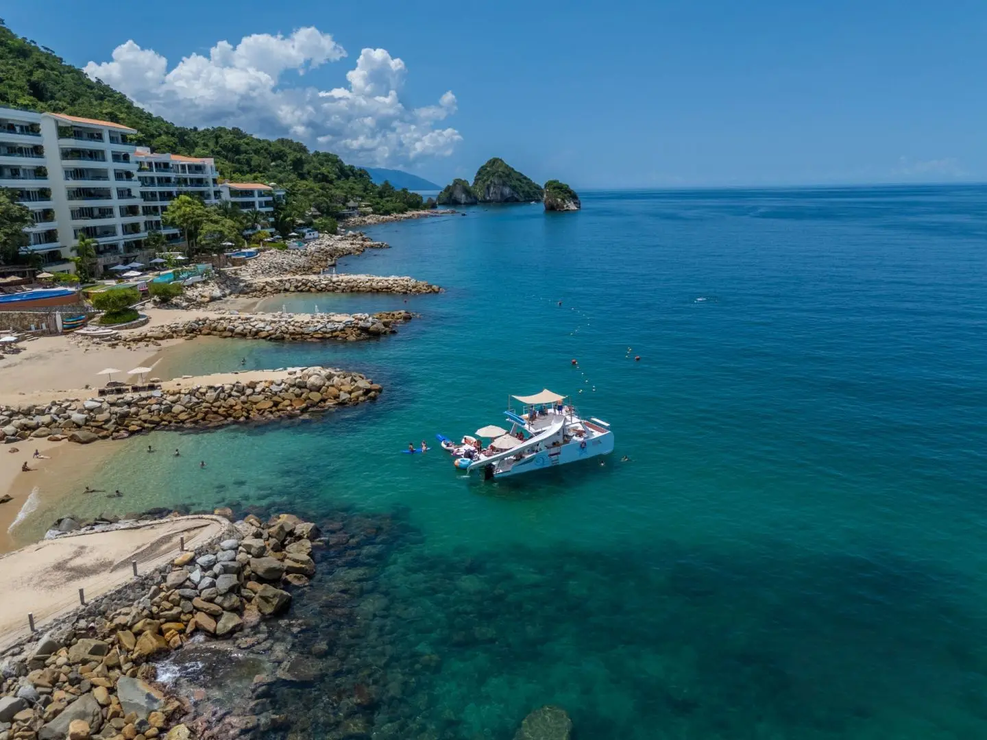 The Return Slow cruise back along the jungle coastline with the sound system still on. You'll already be planning your next day on the water.