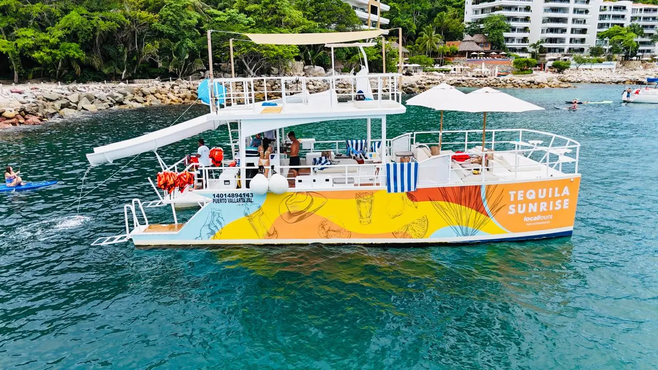 Los Arcos Marine Park Cruise to the iconic rock arches and anchor for snorkeling in clear water with tropical fish. Gear is provided for everyone on board.